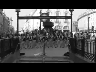 beyonce 100 single ladies flash-dance piccadilly circus, london for trident unwrapped
