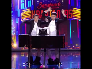 zelensky type dick plays the piano